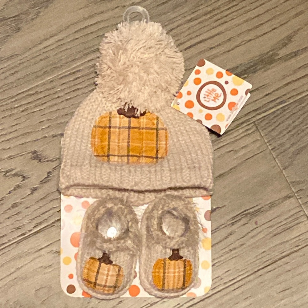 Adorable Thanksgiving Baby Set. Pumpkin Soft Hat & Pumpkin Soft Booties